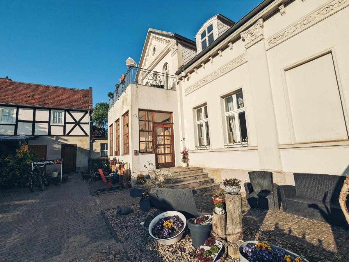 ホテル Anker Arneburg エクステリア 写真