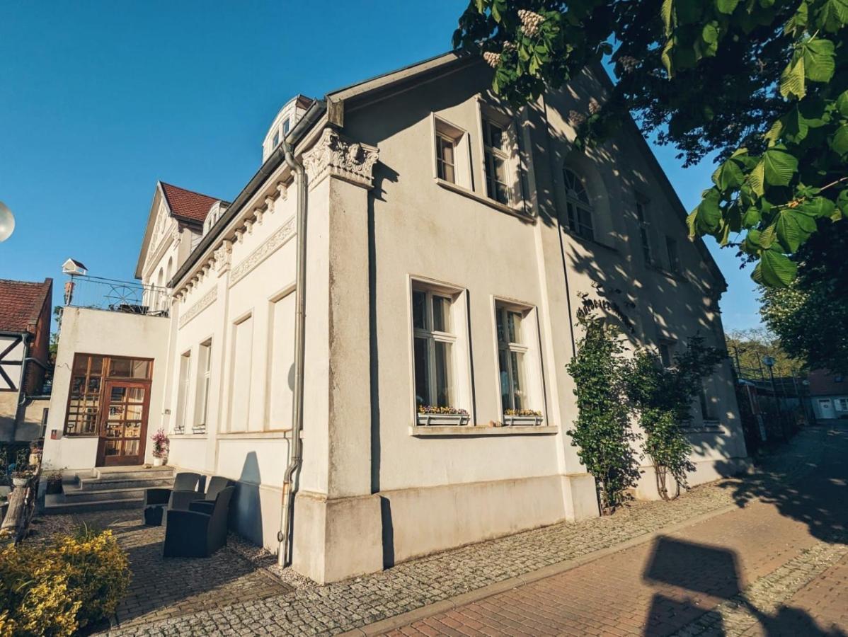 ホテル Anker Arneburg エクステリア 写真